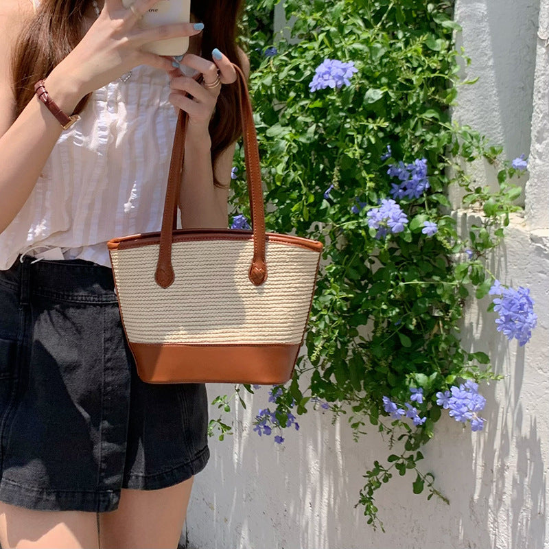 Niche Woven Straw Shoulder Bag – Stylish & Trendy