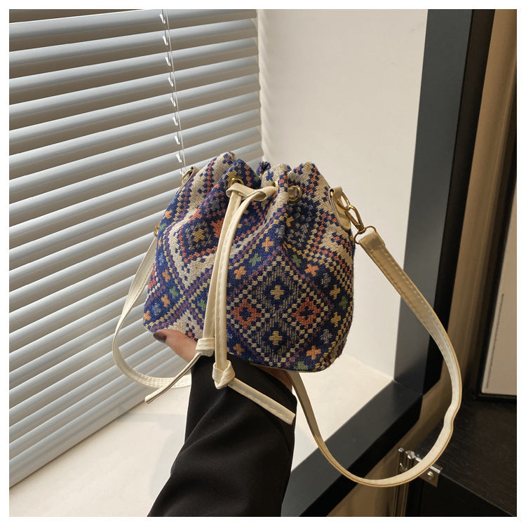 Retro Hand Holding Bucket Bag Personalized Leisure Hand Purse
